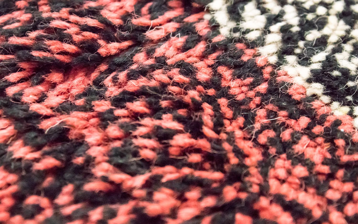 Alfombra de pelo largo - 248 x 157 cm - multicolor